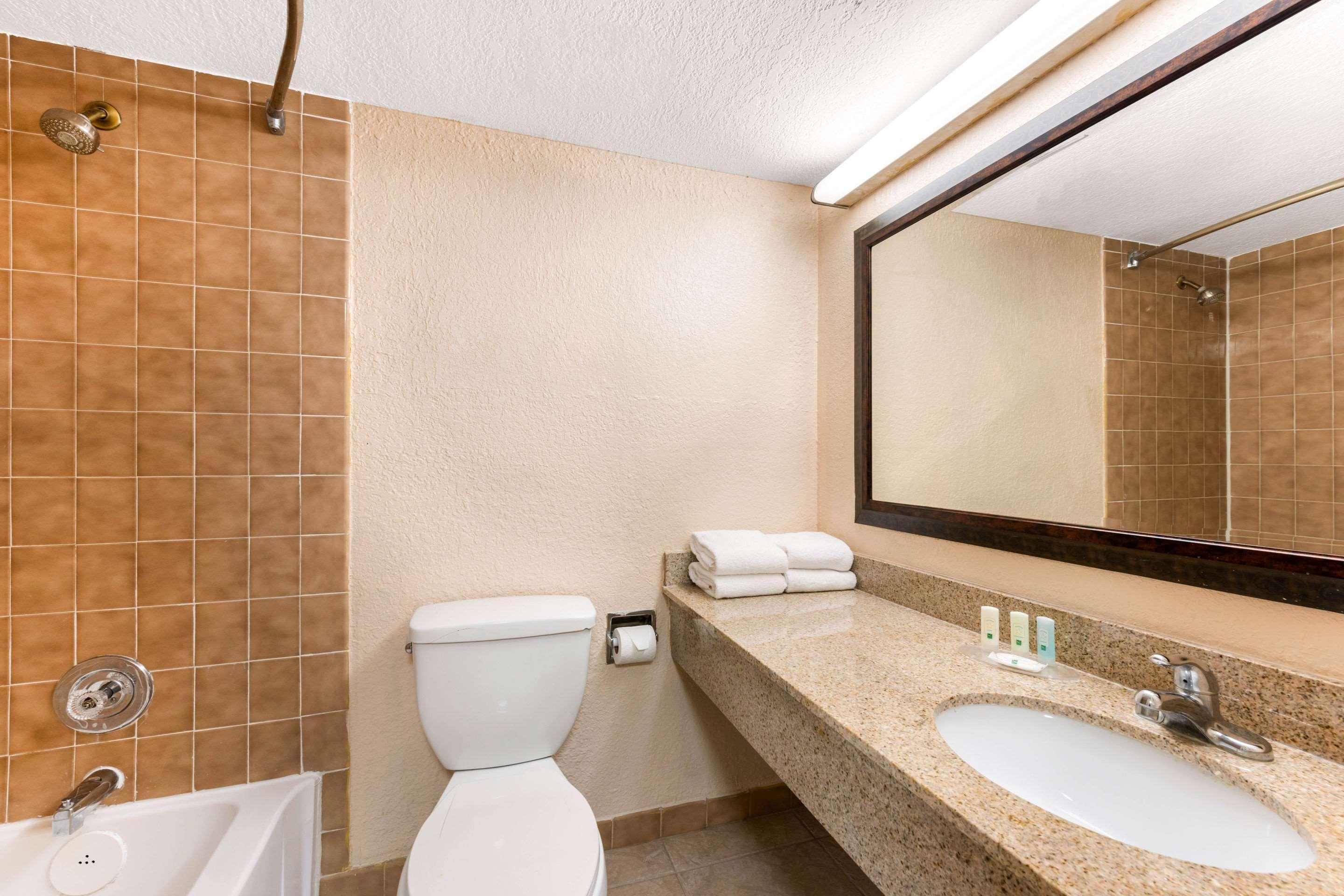 Quality Inn & Suites Orlando Airport Exteriér fotografie
